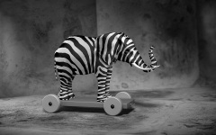 031_zebra-elefant-toy-09-blur